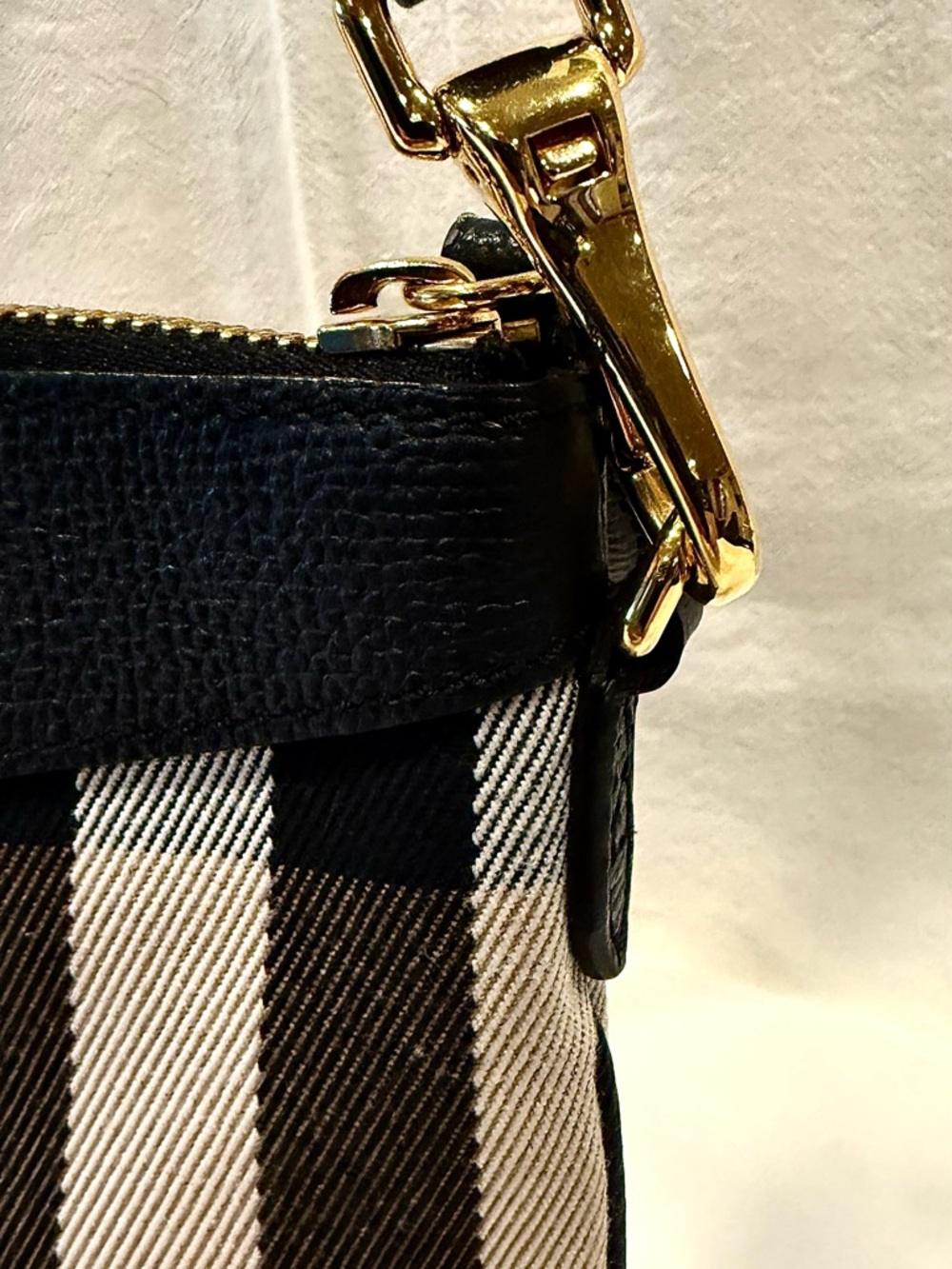 Burberry Peyton House Check Crossbody Bag - Picture 5 of 11